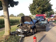 Il perd le contrôle de sa voiture qui heurte un arbre