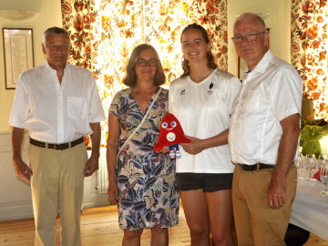 La nageuse olympique Marina Jehl reçue à la mairie avant la reprise de sa saison