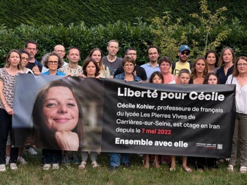 Troisième rentrée sans Cécile Kohler : les collègues de l’otage alsacienne mobilisés