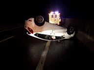 Une voiture termine sur le toit sur la RD500 après un aquaplanning